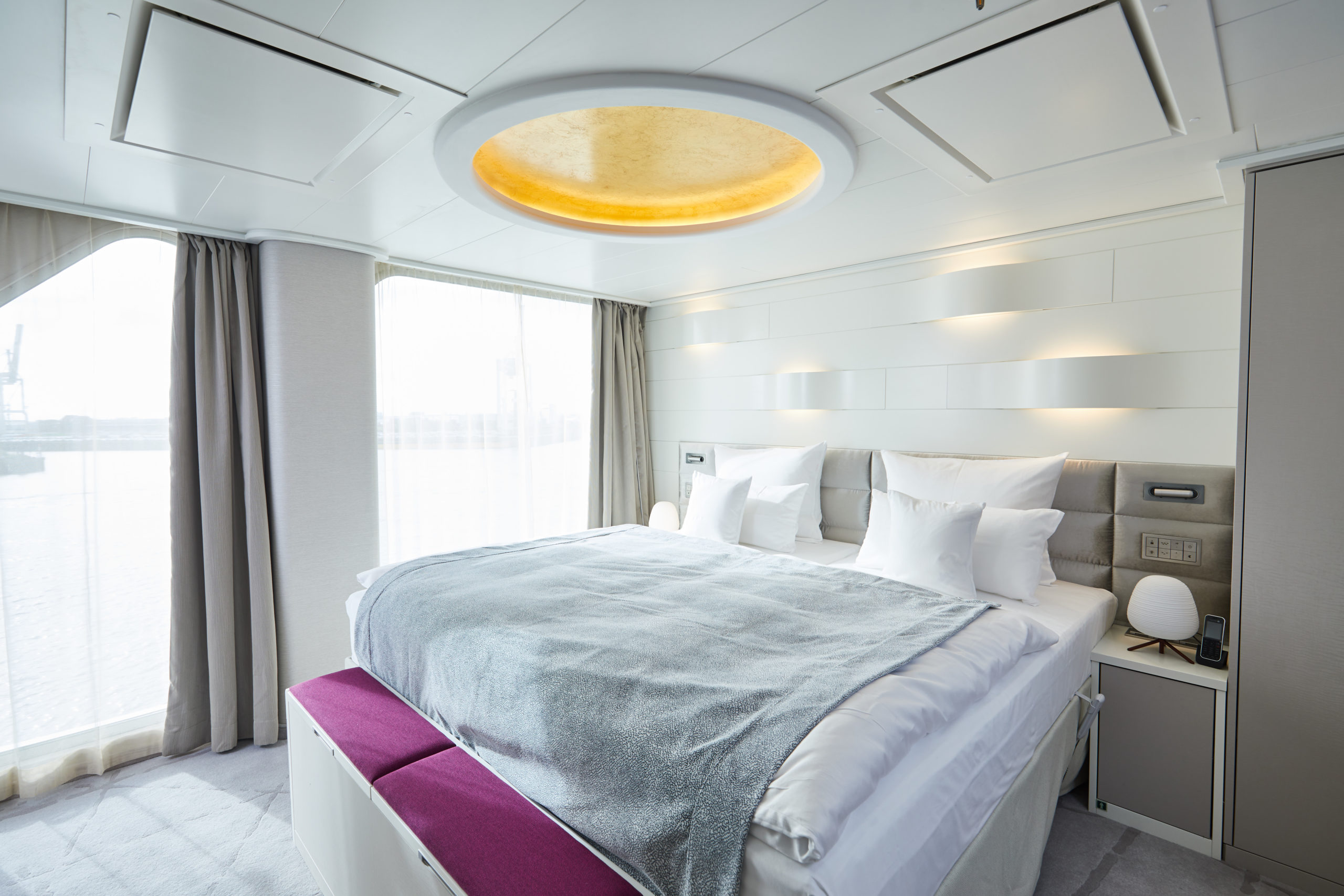 Hapag Lloyd MS Hanseatic inspiration Grand Suite Schlafbereich